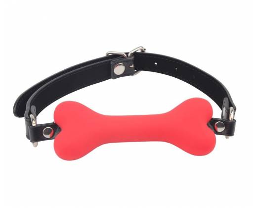 Красный силиконовый кляп-косточка на черном ремешке Doggie Bone Bit Gag