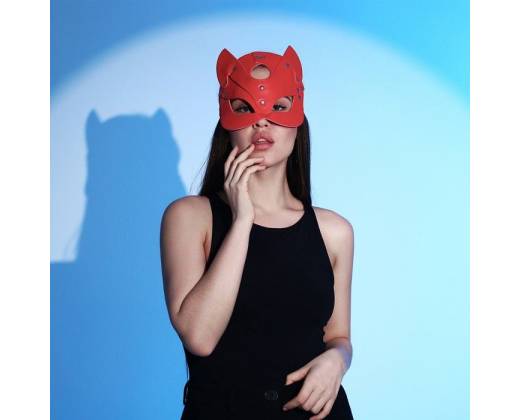 Оригинальная красная маска «Кошка» с ушками