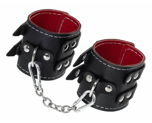 Черные кожаные наручники с двумя ремнями и красной подкладкой