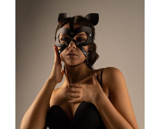 Черная кожаная маска-шлем с маленькими ушками