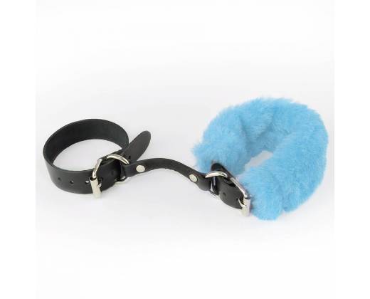 Черные кожаные наручники со съемной голубой опушкой