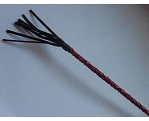 Плетеный короткий красный стек с наконечником в виде кисточки - 70 см.